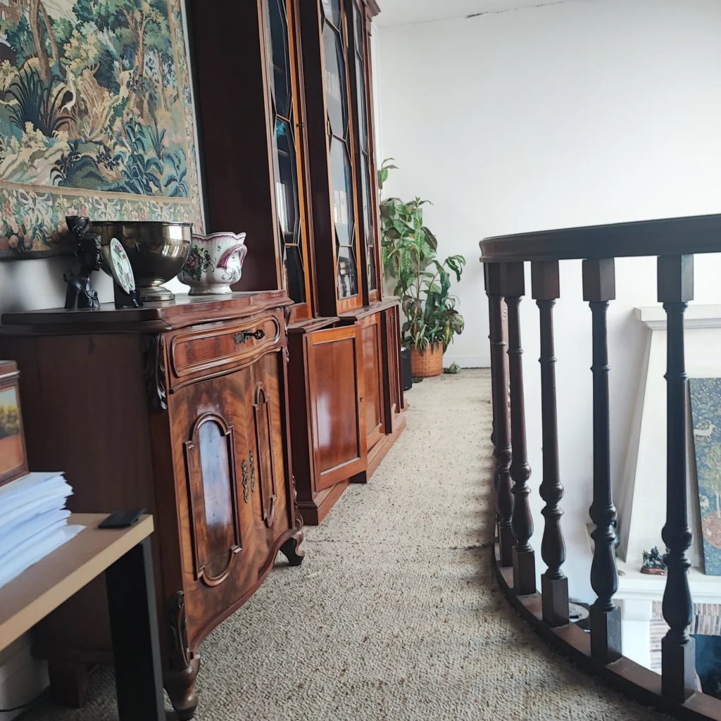 balcon encombré avant débarras 170m2 à Paris 14e