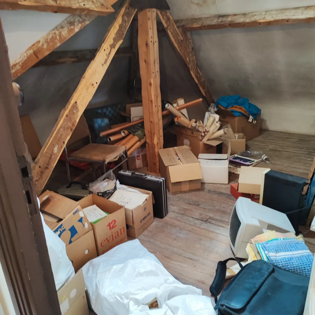 grenier encombré avant débarras pavillon de 250m2 à Sceaux 92