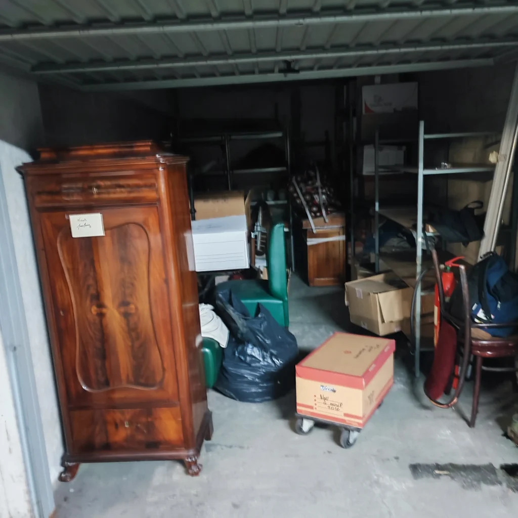 parking 14m2 encombré avant débarras Paris4e